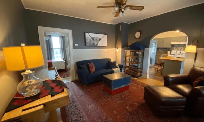 Green Bay Apartamento | Cozy 3 & 4 Bed Home 2 Blocks to Hospitals & Lambeau