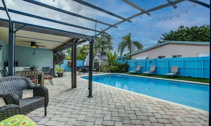 North Corals Casa | Cozy 3 bdr house is centrally located with heated pool