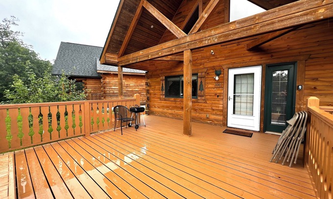 Warrens Cabina | Cozy 3-bdrm cabin in Warrens with AC WiFi and a beautiful view off the back deck