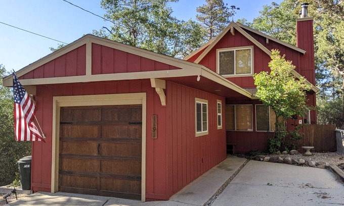 Moonridge Casa | Cozy 3 Bed, 1 Bath Cabin. 10 Dollars Pets Fee per Night