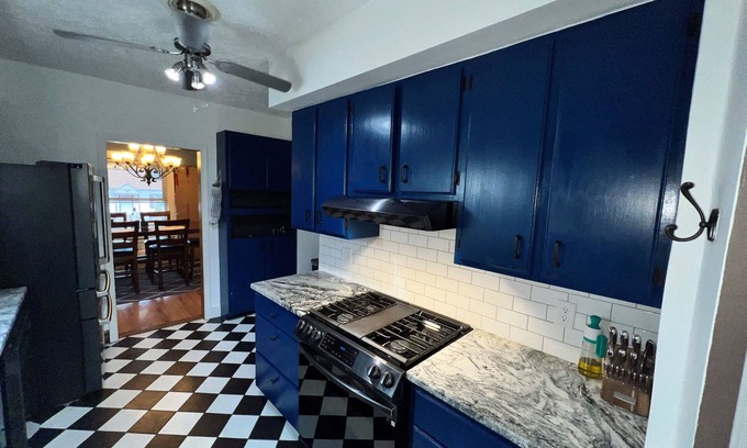 Canton Casa | Cozy 3 bed 2 bath full home retreat - located .5 miles from the HOFV