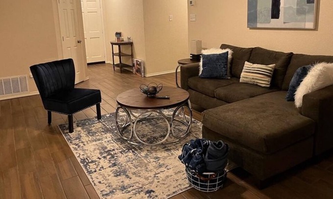 John T White Casa | Cozy 3 bed Home with Yard - Centrally Located - Minutes to Stadium