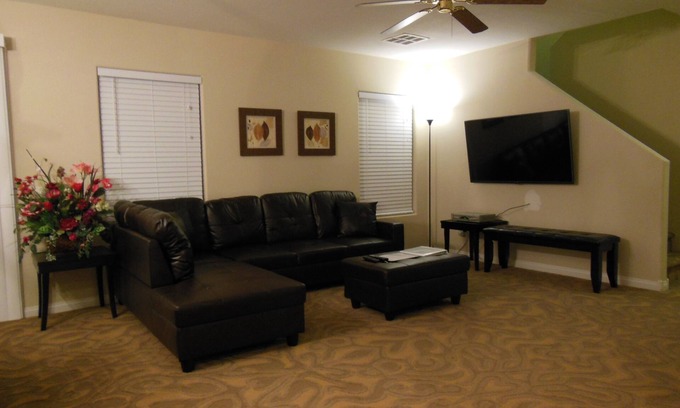 Rhodes Ranch Casa | Cozy 3 dormitorios 2. 5 baños casa 15 minutos al oeste del Strip de Las Vegas, con capacidad para 8