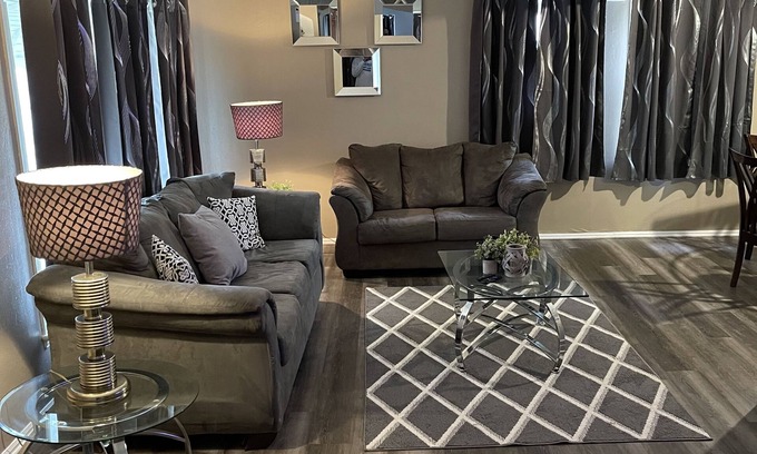 Euclid Casa | Cozy 3 bedroom 2 bath