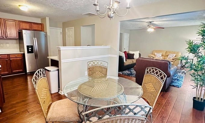 Palmetto Casa | Cozy 3-bedroom building in welcoming Palmetto with WiFi, AC