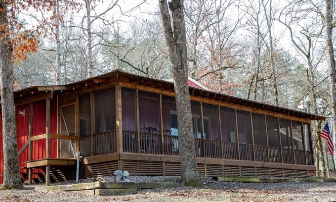 Scranton Cabina | Cozy 3-bedroom cabin on Thompson Bay Scranton, AR