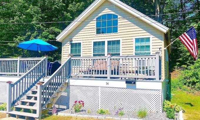Laconia Cabaña | Acogedora casa de 3 dormitorios en el lago Winnipesaukee!