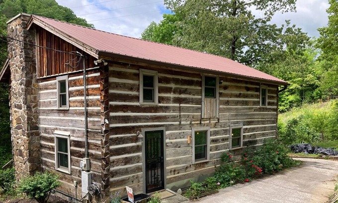 Tazewell Cabina | Cozy 3-bedroom cabin surrounded by nature