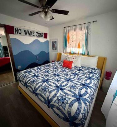 Kingston Casa | Cozy 3 Bedroom Cabin with Patio, Kids' Playground, and Large Grill