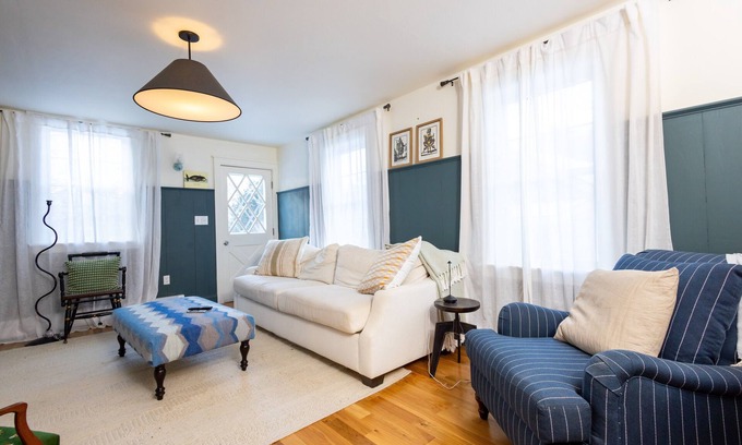 South Dartmouth Casa | Cozy 3-Bedroom Cape near Beach and Padanaram