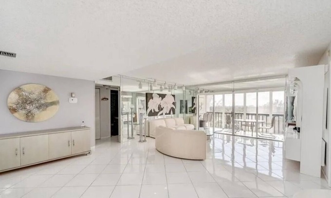 Inverrary Condominio | Cozy 3-bedroom condo with WiFi, AC in marvelous Lauderhill