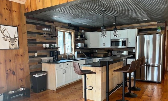 Eustis Cabina | Cozy 3-Bedroom Hideaway on ATV/Snowmobile Trails