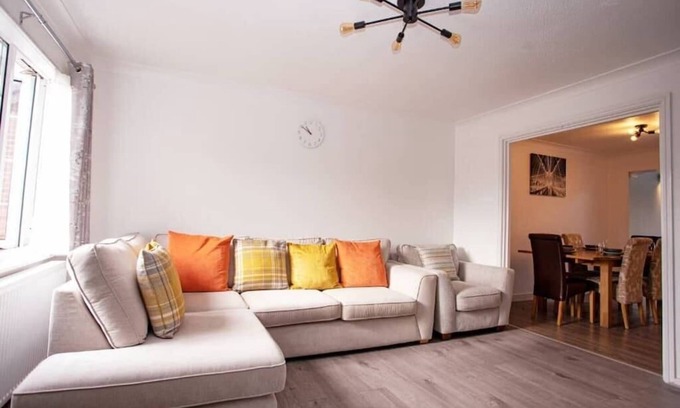 Luton Casa | Cozy 3-Bedroom Home in Luton