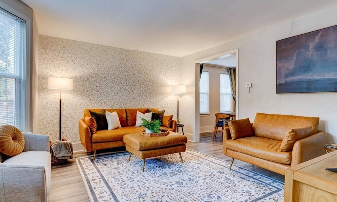Madison Park Casa | Cozy 3 Bedroom Home in the Heart of Madison Park!