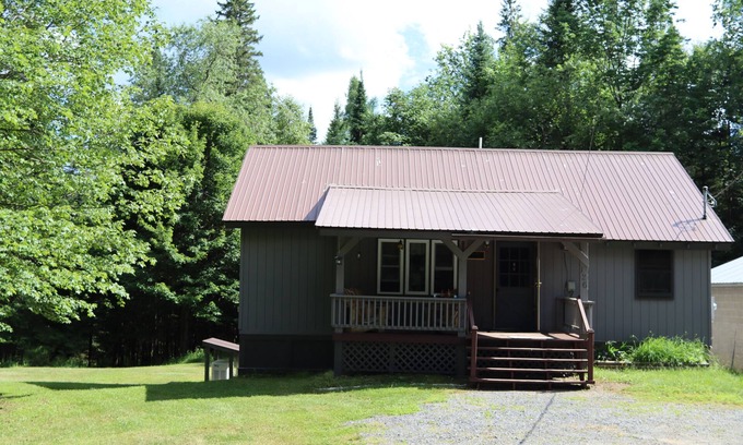Indian Lake Casa | Cozy 3-bedroom house with AC/WIFI, nestled in the heart of the Adirondacks.