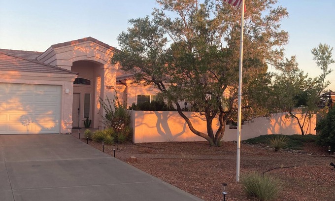 Page Casa | Cozy 3-bedroom house in Page with onsite parking for 4 vehicles with trailers.