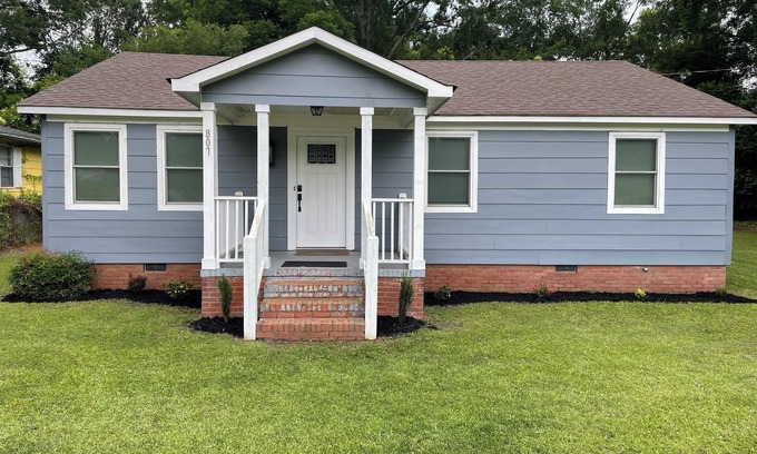Camden Casa | Cozy 3-bedroom house in pleasant Camden with AC