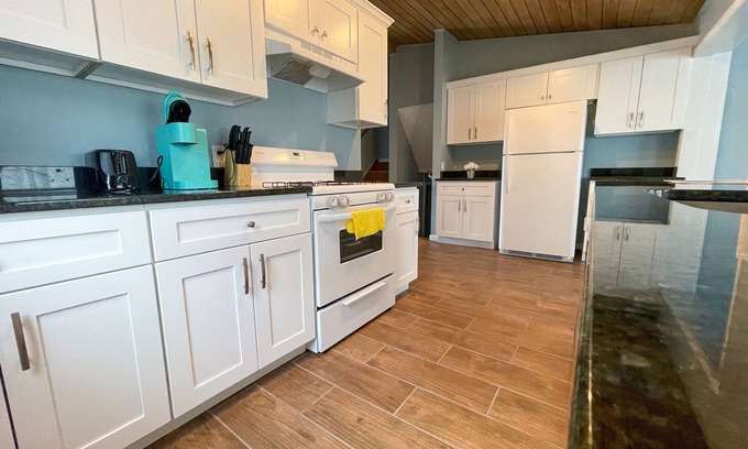 Elyria Casa | Cozy 3 bedroom house in a nice neighborhood
