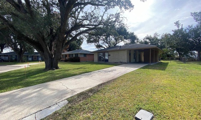 LaPlace Casa | Cozy 3-bedroom house with WiFi in quiet neighborhood