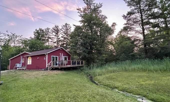 Greenville Casa | Cozy 3-bedroom lake house with private beach area and fire pit in Greenville