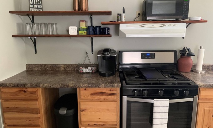 Pierre Casa | Cozy 3-bedroom mobile home in the Spring Creek Area just north of Pierre.