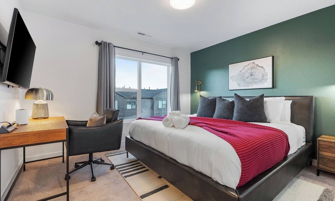 Mountain Green Casa | Cozy 3-bedroom townhome in Mountain Green with WiFi, AC. 12 min to Snowbasin