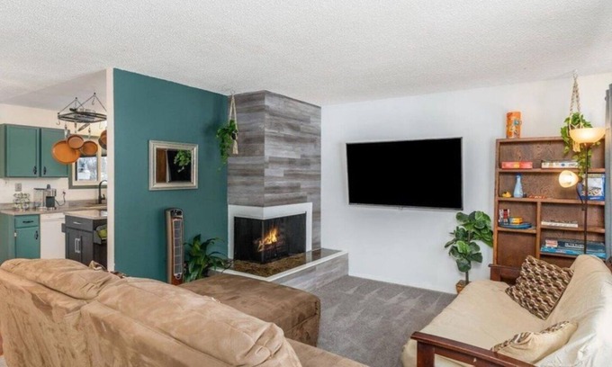 Russian Jack Park Casa | Cozy 3 bedroom unit with hottub near JBER/Umed/Downtown