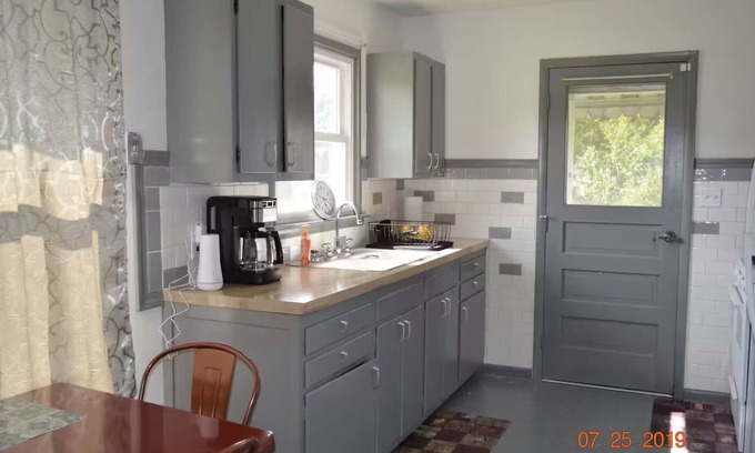 New Martinsville Casa | Cozy 3-bedroom house in quite neighborhood.