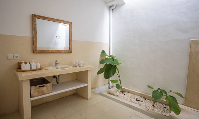 Nakula Casa | cozy 3 bedrooms villa in quiet location surround tourist area. Family friendly.
