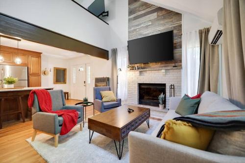 East Stroudsburg Casa | Cozy 3 BR Game Area Fire Pit