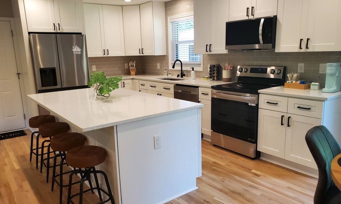 Peachtree City Casa | Cozy 3 BR in center of town w/work space. Walking distance to main attractions