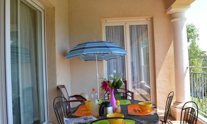 Sainte-Maxime Apartamento | Apartamento en Sainte Maxime: 3 habitaciones, piscina, terraza, cerca de playa