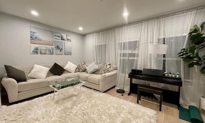 Pasadena Casa | Cozy 3B2B beautiful home in pasadena old town with indoor fireplace and piano