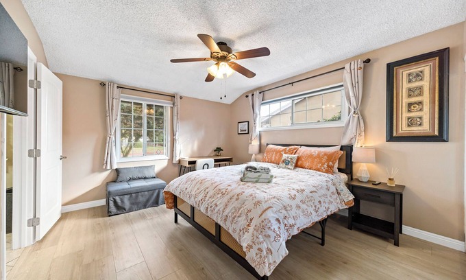 Mayflower Village Casa | Cozy 3b2b Single house with AC in Monrovia w/backyard patio