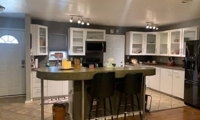 Reno Casa | Cozy 3bd. 2bth home, Panoramic views, near UNR, DT, FRWY & RENO AIRPORT.