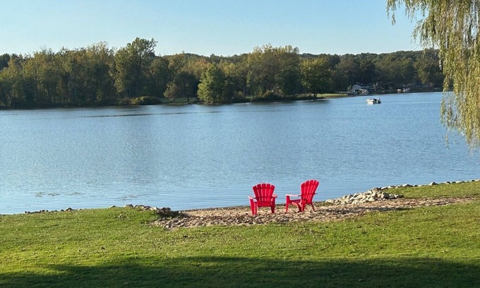 Barry County Casa | Cozy 3bd/3bth on Thornapple Lake, close to boat launch, shopping, restaurants!