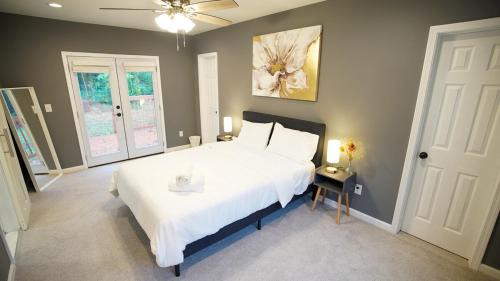 East Point Casa | Cozy 3BD Home In Atlanta Minutes from Airport Mercedes Benz Stadium and Midtown