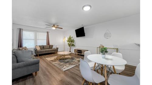 Bentonville Apartamento | Cozy 3BD Near Walmart HQ with Long Stay Savings
