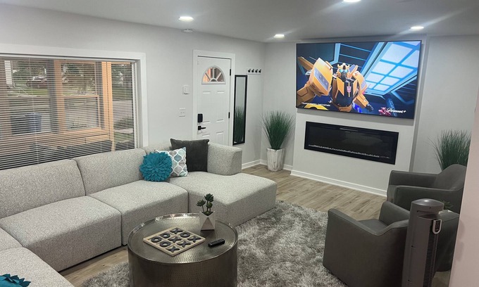 Ericsson Casa | Cozy 3BD Retreat with Plenty Space for Family & Friends!