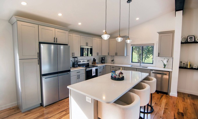 Alexander Casa | Cozy 3Bds 2Bths house w Fireplace 20 min to AVL