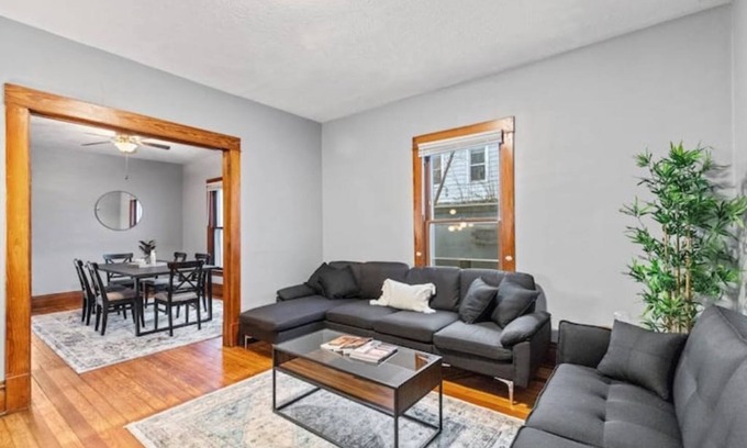Creston Heights Casa | Cozy 3BR 1Mile From Downtown