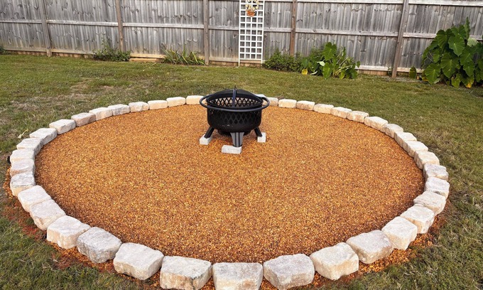 Anniston Casa | Cozy 3BR, 2 bath retreat with fire pit, pet friendly, 18 miles from Talladega!