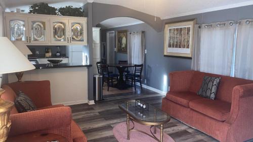Raleigh Apartamento | Cozy 3BR cabin with AC and Wi-Fi Fully Fenced