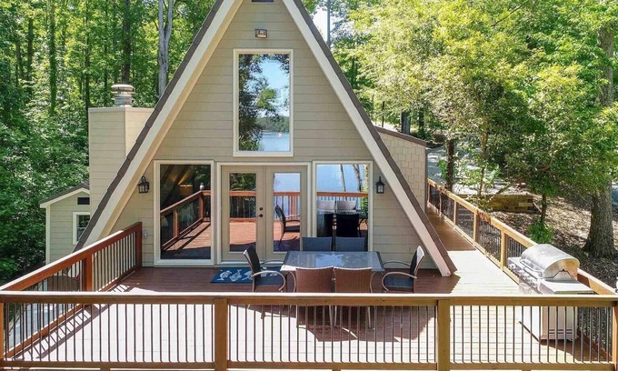 Dawsonville Casa | Cozy 3BR Cabin with Lake View in Dawsonville