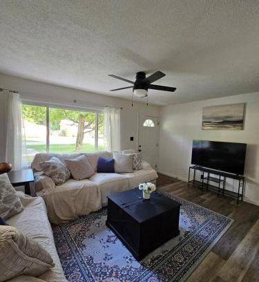 Mentor Headlands Casa | Cozy 3BR Cottage Near Headlands
