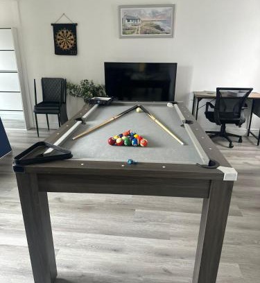 Manchester Apartamento | Cozy 3BR Home - Games - Sleeps 9