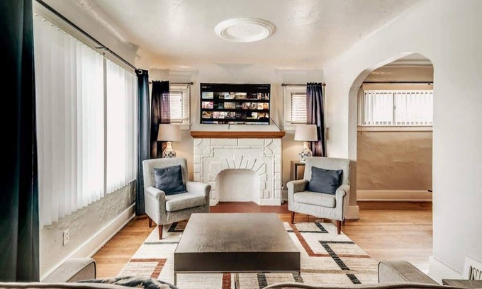 Pontiac Casa | "Elizabeth Lake Rd. House"