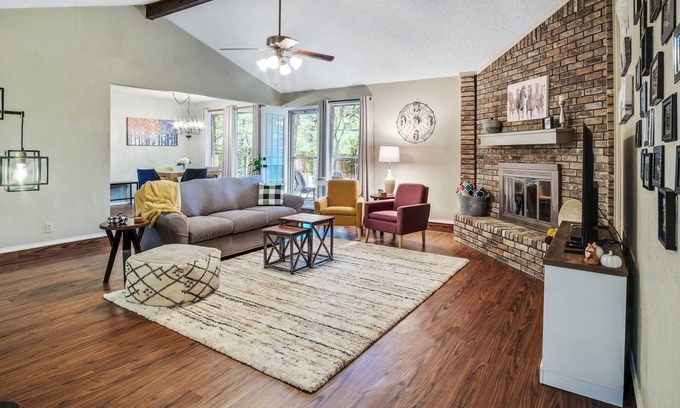 Southwest Arlington Casa | Cozy 3BR Kid & Dog Friendly Home In Central Location! by RedAwning