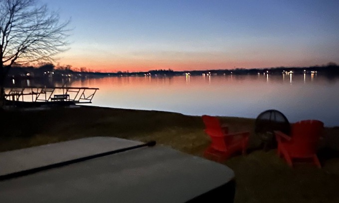 Clarklake Cabaña | Cozy 3BR lakefront cottage with hot tub perfect for families w/ private dock.
