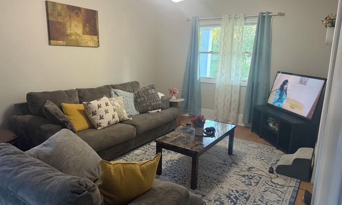 Buffalo Casa | Cozy 3BR Lower Unit home in South Buffalo Near Downtown